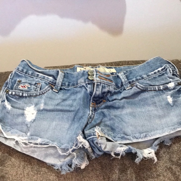 Hollister denim shorts. Light wash. Size 1 - Picture 1 of 2